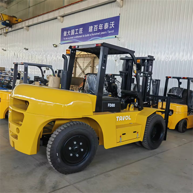 Xe n&acirc;ng Diesel Tavol 8 tấn