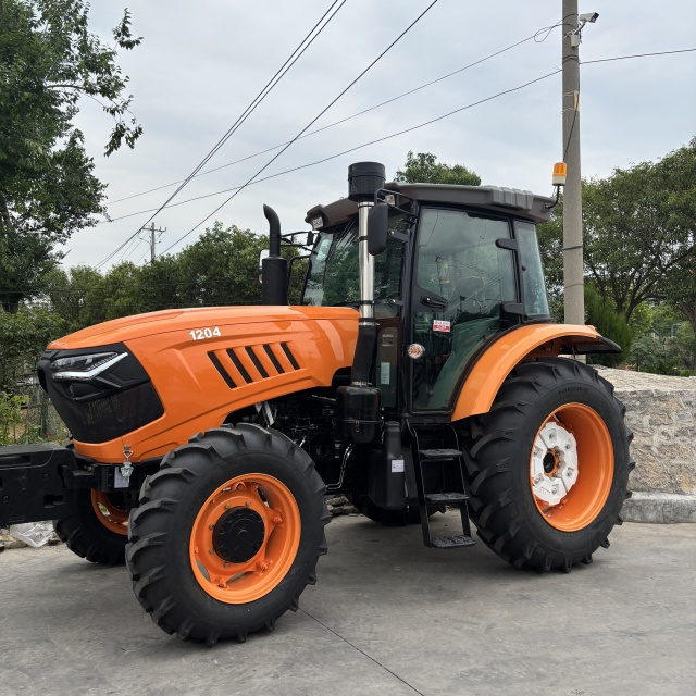 120 ot kuchiga ega traktor 