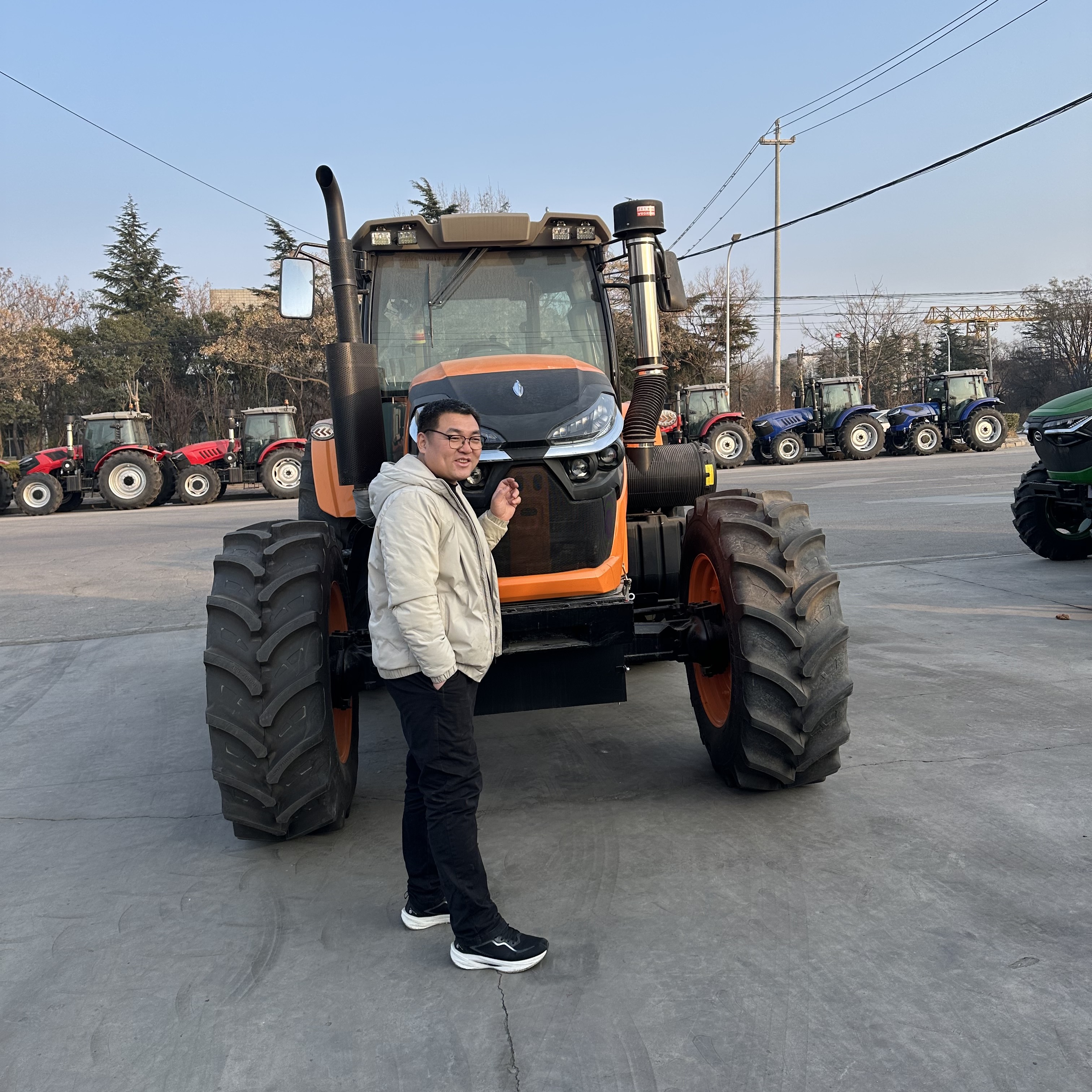 Precio barato de f&aacute;brica 150HP 4WD, m&aacute;quina grande, tractores agr&iacute;colas con ruedas 