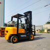 Carrello elevatore multiuso a GPL da 3 tonnellate con pinza per tronchi